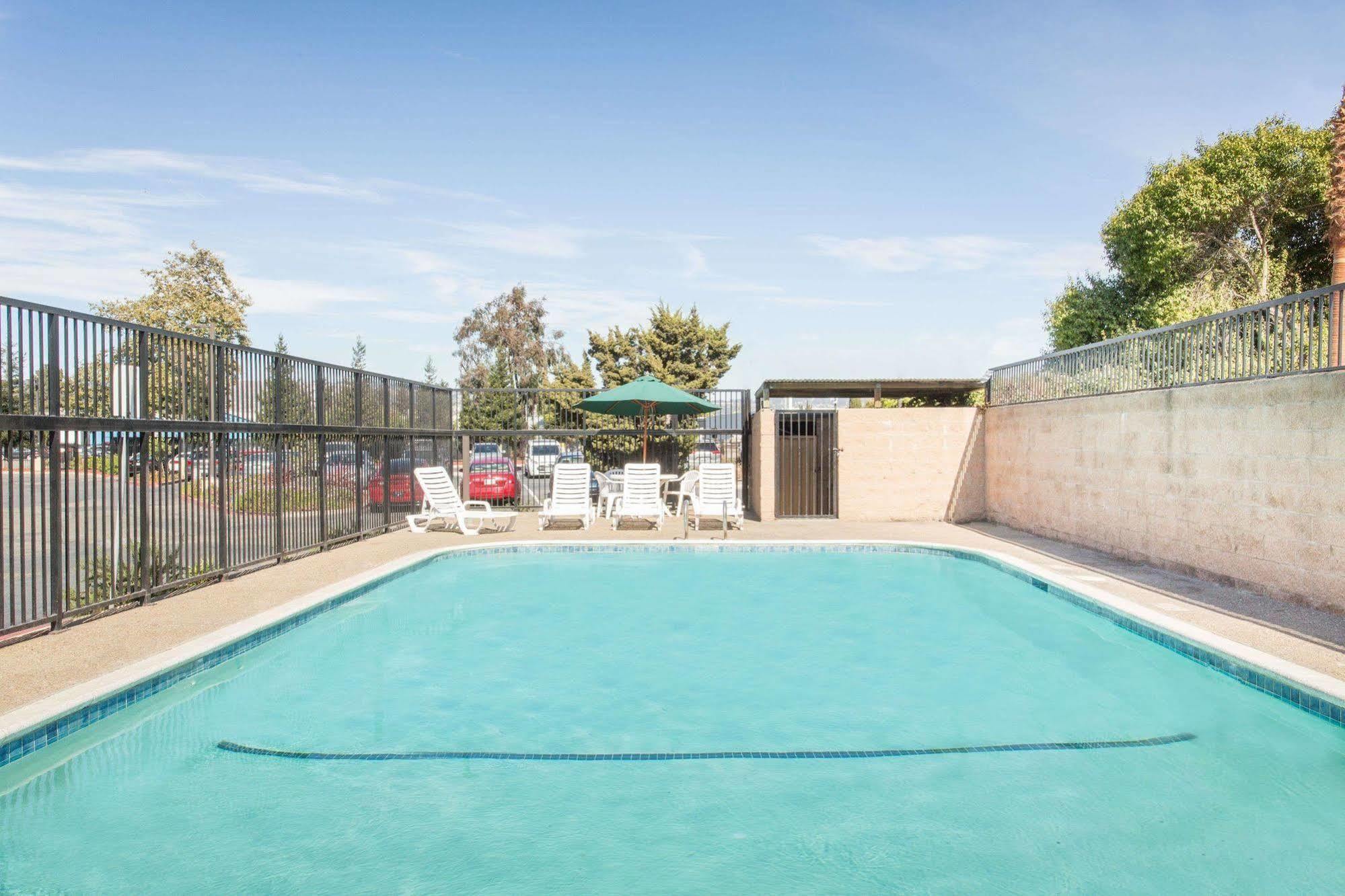 Days Hotel By Wyndham Oakland Airport-Coliseum 外观 照片